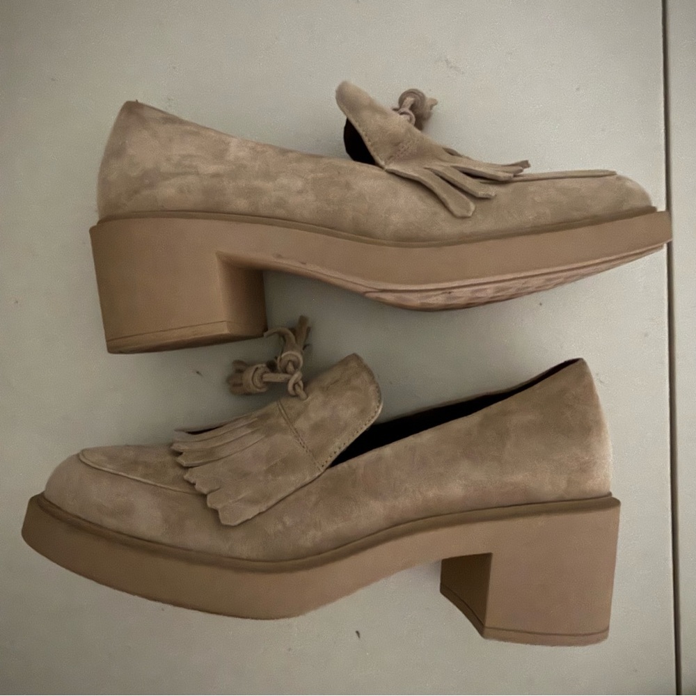 AEROSOLES Gibes Tan Suede Tassel Accent Stacked Heel Loafers Women’s Size 10 - Picture 4 of 10